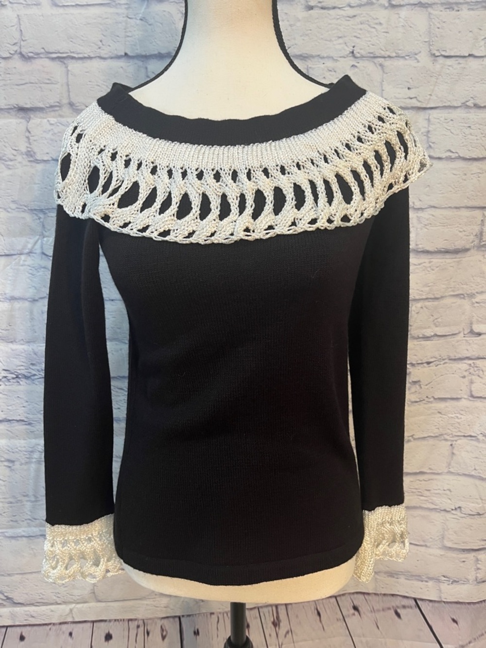 Elaris Black Sweater White Crocheted Collar & Cuffs Size Small Scoop Neckline